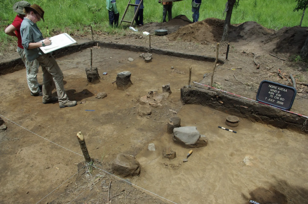 Amanda Logan (right) and Amy Groleau (left), members of the Banda Research Team, draw an excavation map at the Ngre Kataa site.